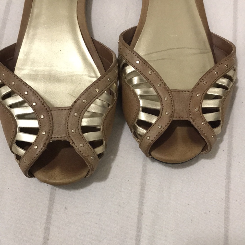 Flats - Picture 2 of 5